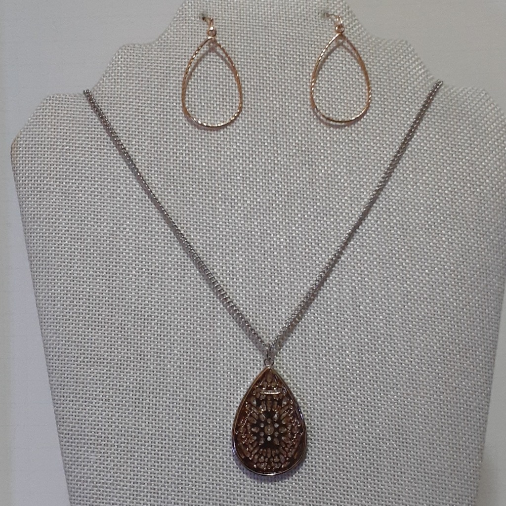 Christopher Banks Womens Jewelry Necklace Earrings 23$